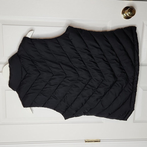 Gap black puffer vest polyester large fall winter layers - Picture 3 of 11